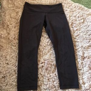 Lululemon Athletica capri leggings size 6